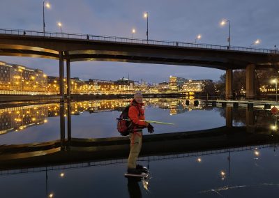 Skridskor i Stockholm City by night - Dan Brylde